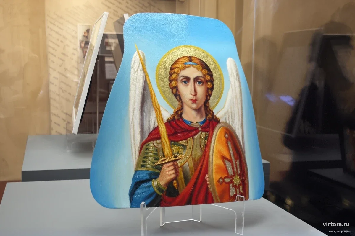 В ГИМ выставили икону на бронеплите: как этот металл спас штурмовика в ДНР